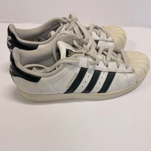 Adidas Superstar sneakers size 6 Youth